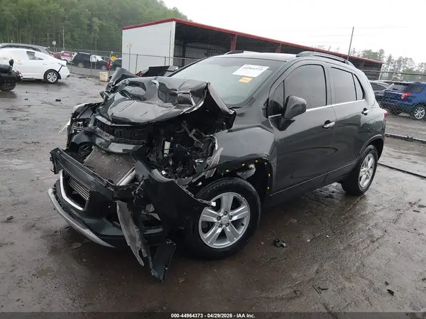 KL7CJLSB8JB724368 2018 CHEVROLET TRAX - Image 2
