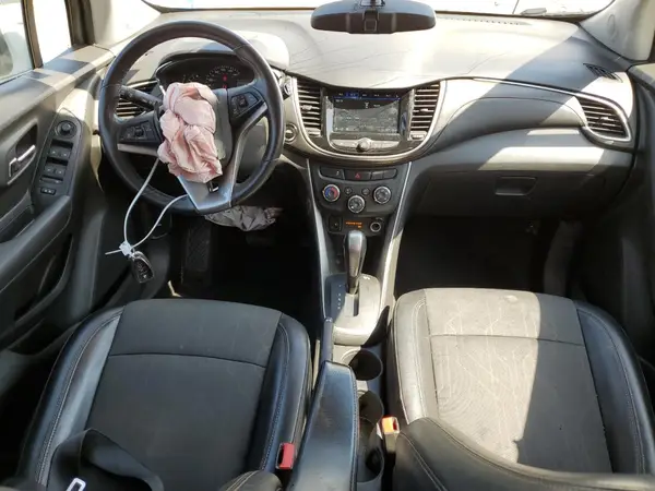 KL7CJLSB8JB726086 2018 CHEVROLET TRAX - Image 8