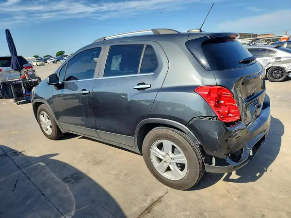 KL7CJLSB8JB727092 2018 CHEVROLET TRAX - Image 2