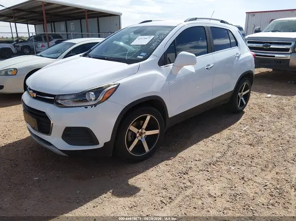 KL7CJLSB8JB733460 2018 CHEVROLET TRAX - Image 2