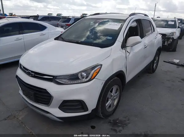 KL7CJLSB8KB751782 2019 CHEVROLET TRAX - Image 2