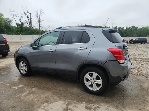 KL7CJLSB8KB762586 2019 CHEVROLET TRAX - Image 2