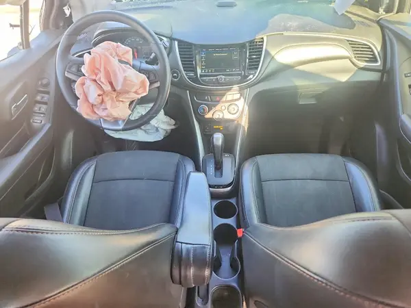 KL7CJLSB8KB786631 2019 CHEVROLET TRAX - Image 8