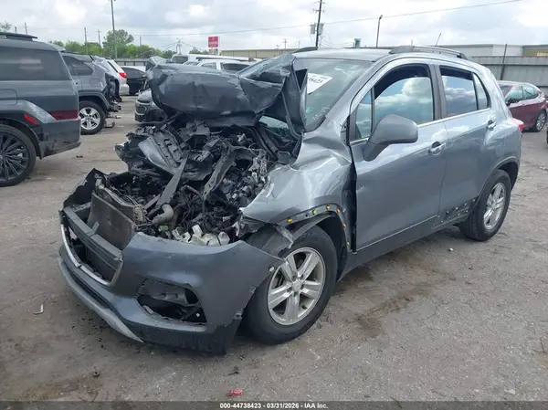 KL7CJLSB8KB796074 2019 CHEVROLET TRAX - Image 2