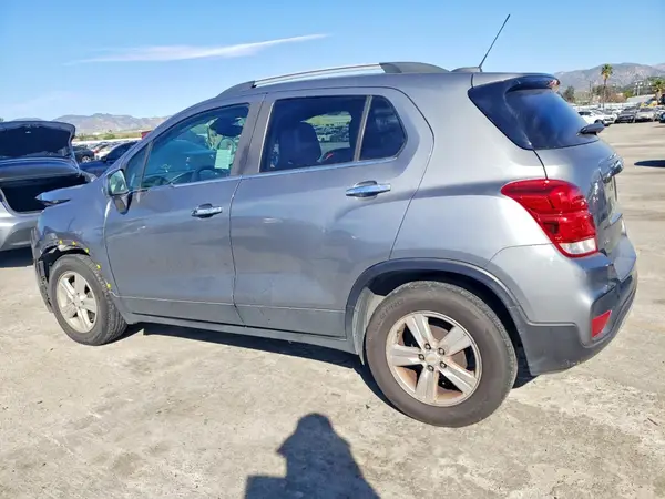 KL7CJLSB8KB856855 2019 CHEVROLET TRAX - Image 2