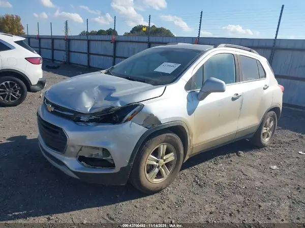 KL7CJLSB8KB887359 2019 CHEVROLET TRAX - Image 2