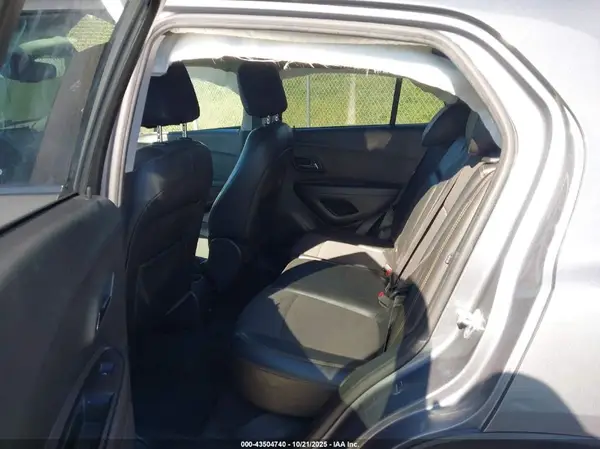 KL7CJLSB8KB905732 2019 CHEVROLET TRAX - Image 8