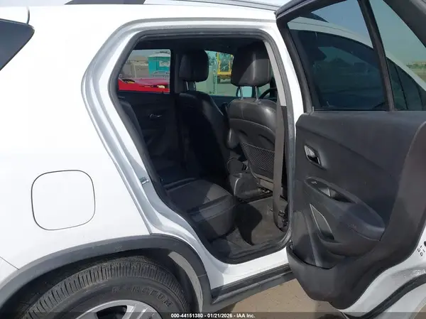 KL7CJLSB8KB954378 2019 CHEVROLET TRAX - Image 8