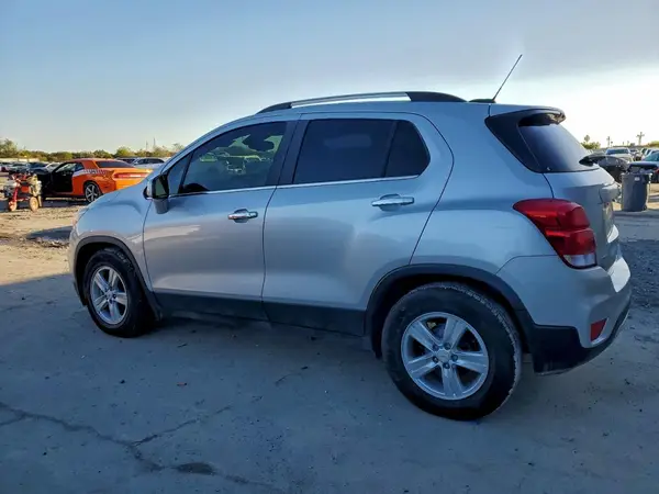 KL7CJLSB8KB955921 2019 CHEVROLET TRAX - Image 2
