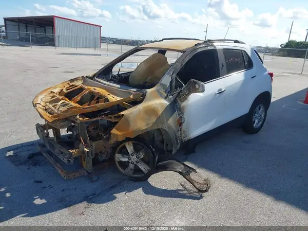 KL7CJLSB8KB958267 2019 CHEVROLET TRAX - Image 2