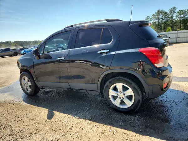 KL7CJLSB8LB005804 2020 CHEVROLET TRAX - Image 2