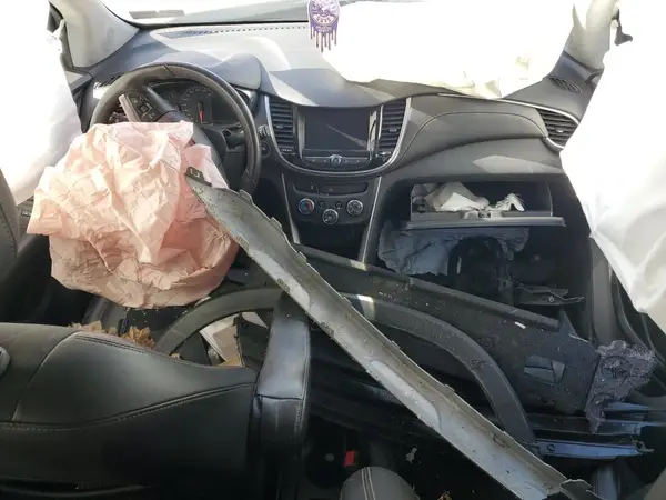 KL7CJLSB8LB007052 2020 CHEVROLET TRAX - Image 8