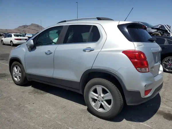KL7CJLSB8LB008220 2020 CHEVROLET TRAX - Image 2