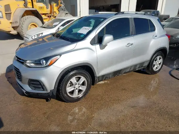 KL7CJLSB8LB012011 2020 CHEVROLET TRAX - Image 2