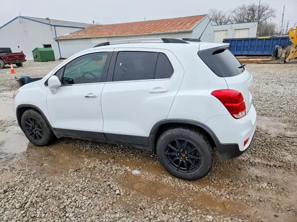 KL7CJLSB8LB025518 2020 CHEVROLET TRAX - Image 2