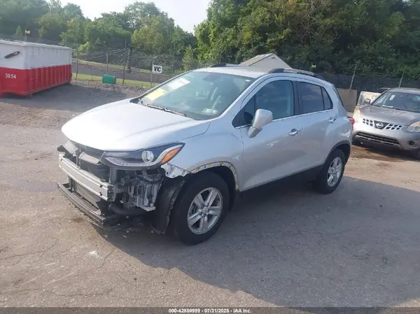 KL7CJLSB8LB027060 2020 CHEVROLET TRAX - Image 2
