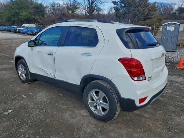 KL7CJLSB8LB028581 2020 CHEVROLET TRAX - Image 2