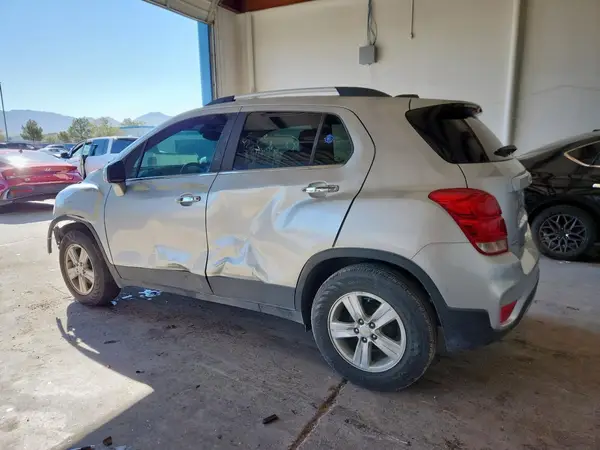 KL7CJLSB8LB033635 2020 CHEVROLET TRAX - Image 2