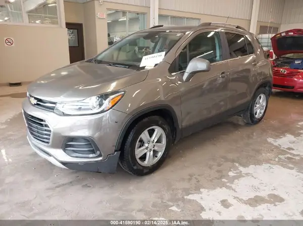 KL7CJLSB8LB334504 2020 CHEVROLET TRAX - Image 2