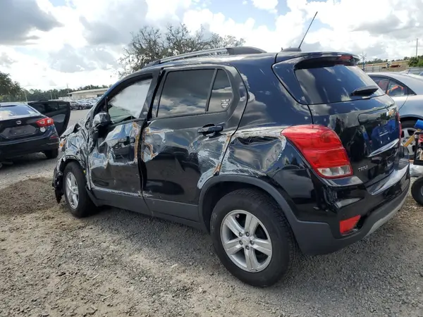KL7CJLSB8MB303769 2021 CHEVROLET TRAX - Image 2