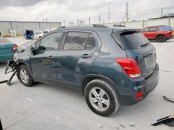KL7CJLSB8MB312052 2021 CHEVROLET TRAX - Image 2