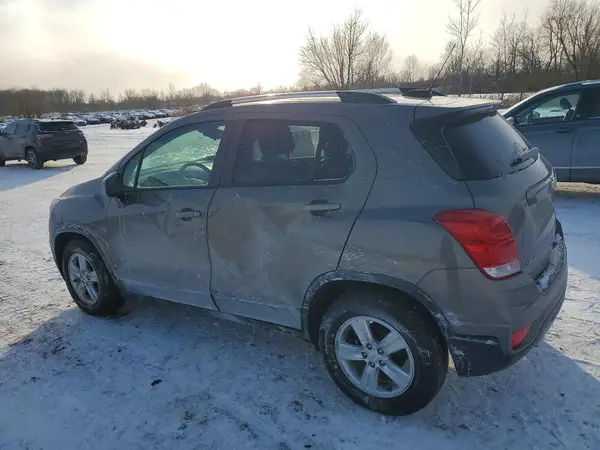 KL7CJLSB8MB316053 2021 CHEVROLET TRAX - Image 2