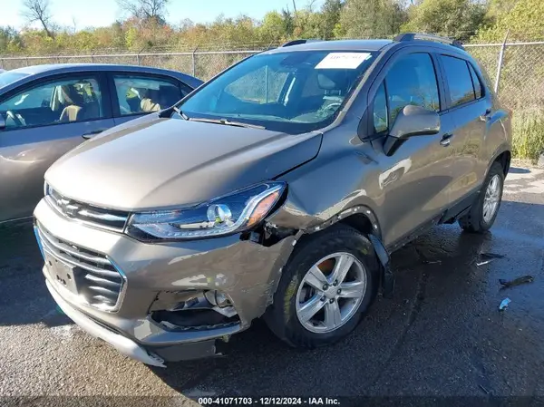 KL7CJLSB8MB316165 2021 CHEVROLET TRAX - Image 2