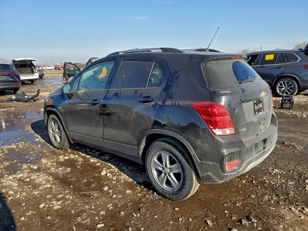 KL7CJLSB8MB324587 2021 CHEVROLET TRAX - Image 2