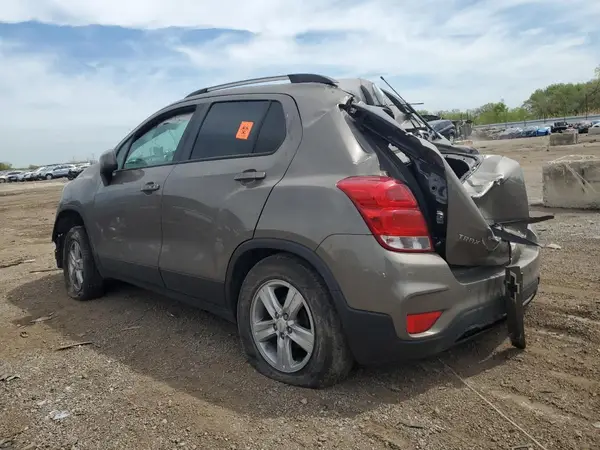 KL7CJLSB8MB331295 2021 CHEVROLET TRAX - Image 2