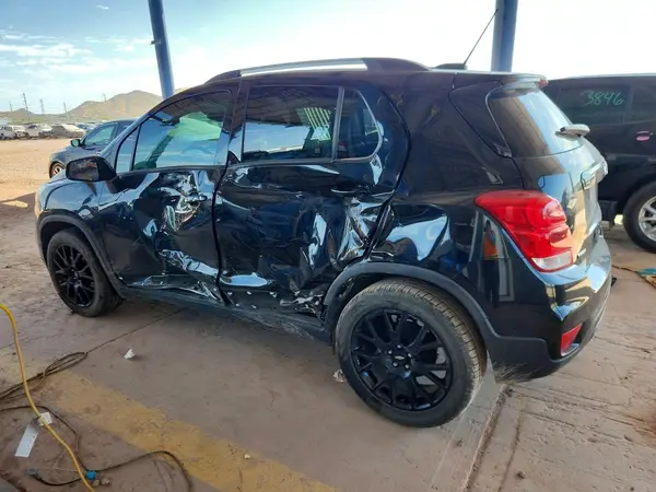 KL7CJLSB8MB336027 2021 CHEVROLET TRAX - Image 2
