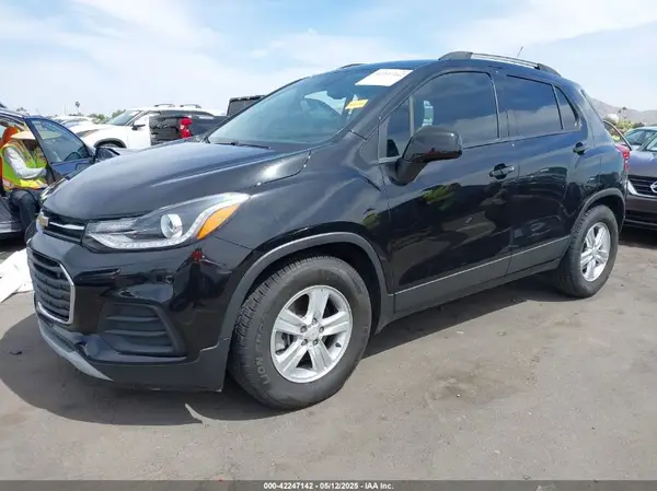 KL7CJLSB8MB342684 2021 CHEVROLET TRAX - Image 2