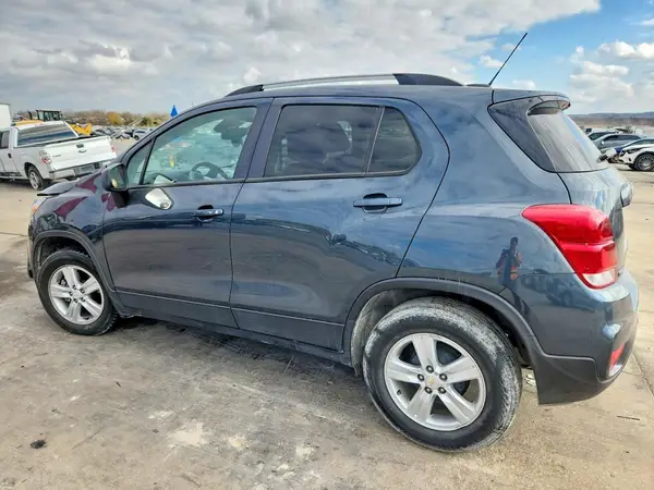 KL7CJLSB8MB343818 2021 CHEVROLET TRAX - Image 2