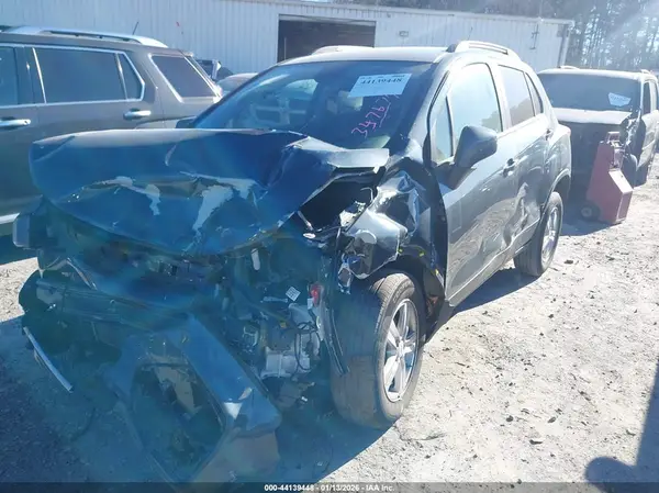 KL7CJLSB8MB347674 2021 CHEVROLET TRAX - Image 2