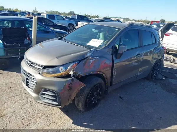 KL7CJLSB8MB358576 2021 CHEVROLET TRAX - Image 2