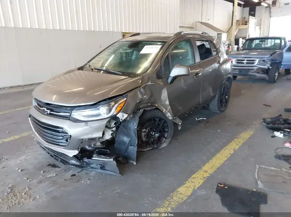 KL7CJLSB8MB358688 2021 CHEVROLET TRAX - Image 2