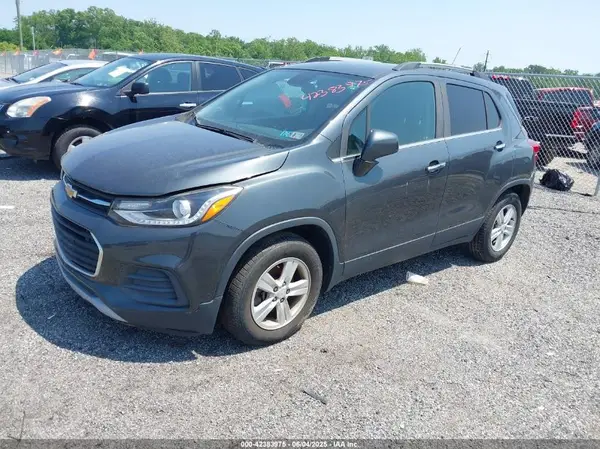 KL7CJLSB9HB201239 2017 CHEVROLET TRAX - Image 2