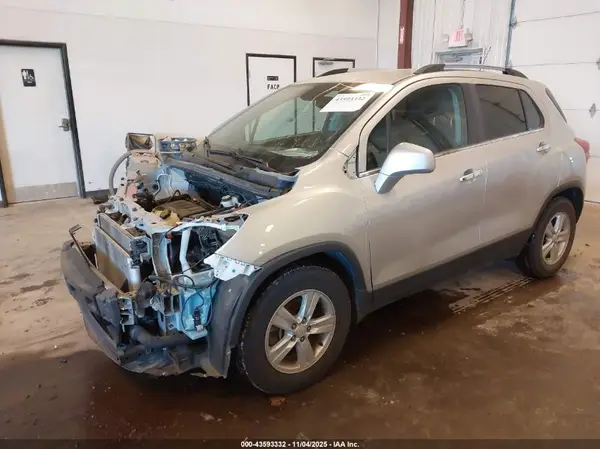 KL7CJLSB9HB220261 2017 CHEVROLET TRAX - Image 2
