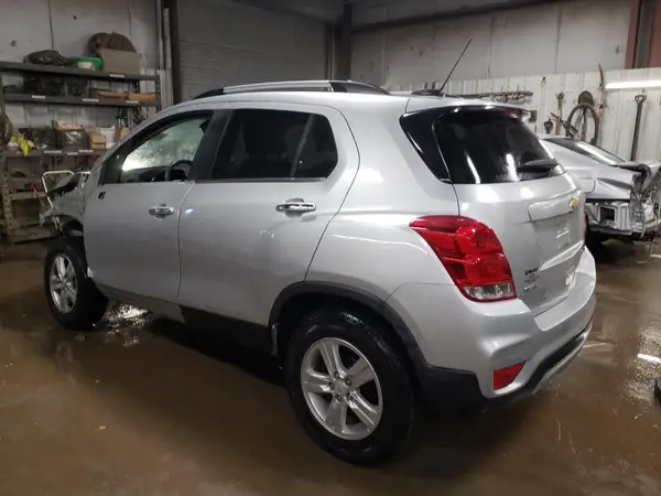 KL7CJLSB9JB525670 2018 CHEVROLET TRAX - Image 2