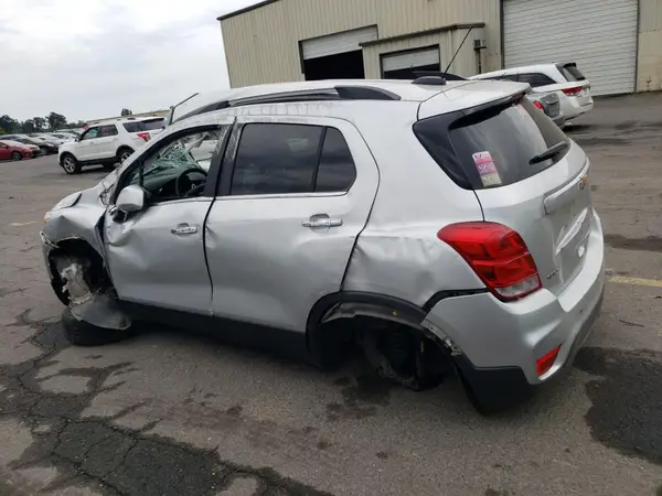KL7CJLSB9JB531694 2018 CHEVROLET TRAX - Image 2