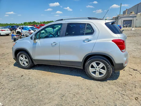 KL7CJLSB9JB536880 2018 CHEVROLET TRAX - Image 2