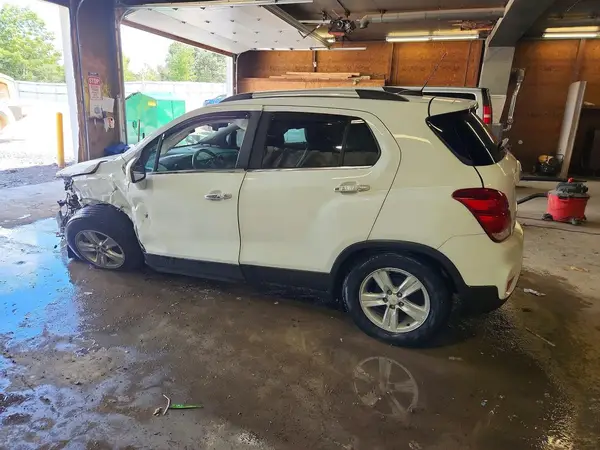 KL7CJLSB9JB544798 2018 CHEVROLET TRAX - Image 2