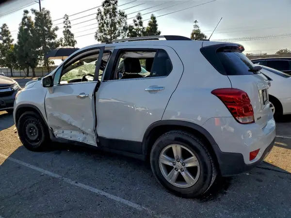 KL7CJLSB9JB558619 2018 CHEVROLET TRAX - Image 2