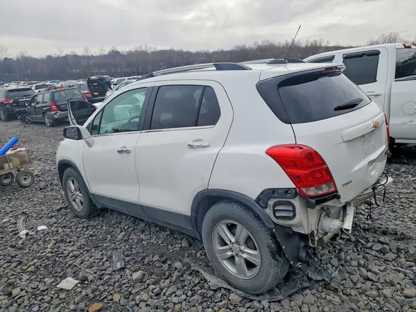 KL7CJLSB9JB591474 2018 CHEVROLET TRAX - Image 2