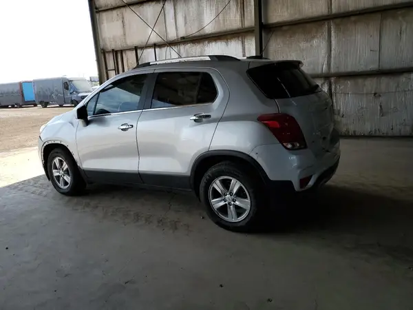 KL7CJLSB9JB594892 2018 CHEVROLET TRAX - Image 2