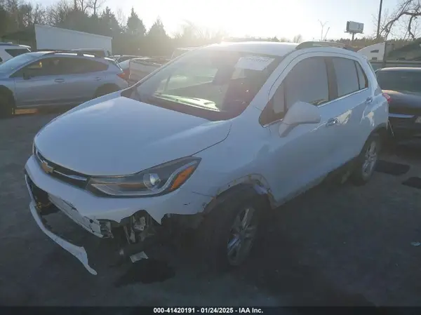 KL7CJLSB9JB645095 2018 CHEVROLET TRAX - Image 2