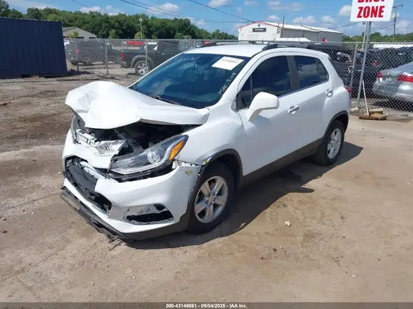 KL7CJLSB9JB658431 2018 CHEVROLET TRAX - Image 2
