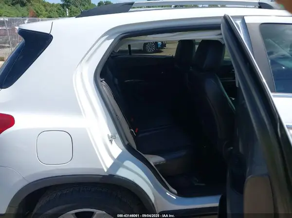 KL7CJLSB9JB658431 2018 CHEVROLET TRAX - Image 8