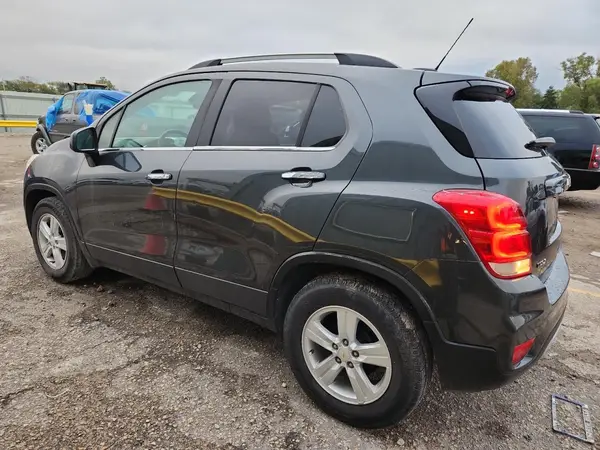 KL7CJLSB9JB663418 2018 CHEVROLET TRAX - Image 2