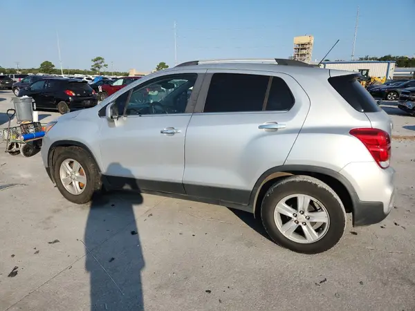 KL7CJLSB9JB676749 2018 CHEVROLET TRAX - Image 2