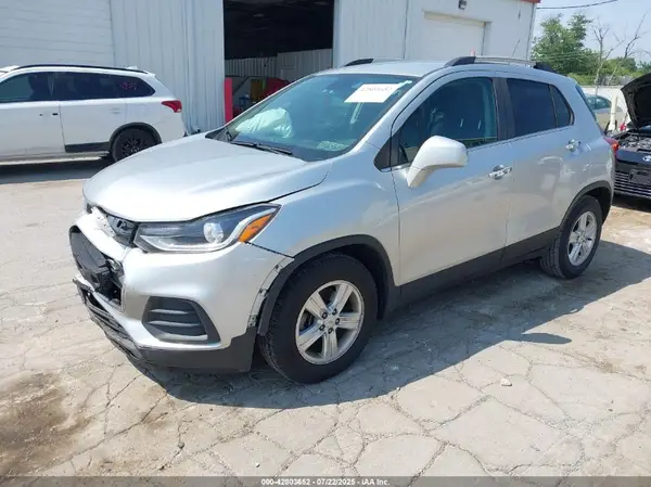 KL7CJLSB9JB678064 2018 CHEVROLET TRAX - Image 2
